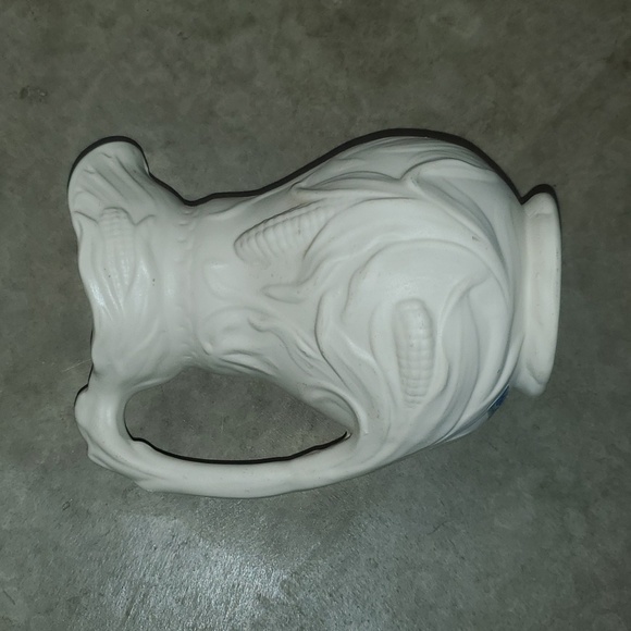 Parang Motif Porcelain pitcher - Picture 6 of 12